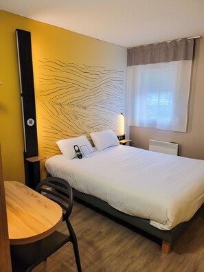 Double Room | Tempur-Pedic beds, individually decorated, individually furnished, desk - B&B HOTEL Aurillac Le Lioran (Aurillac)