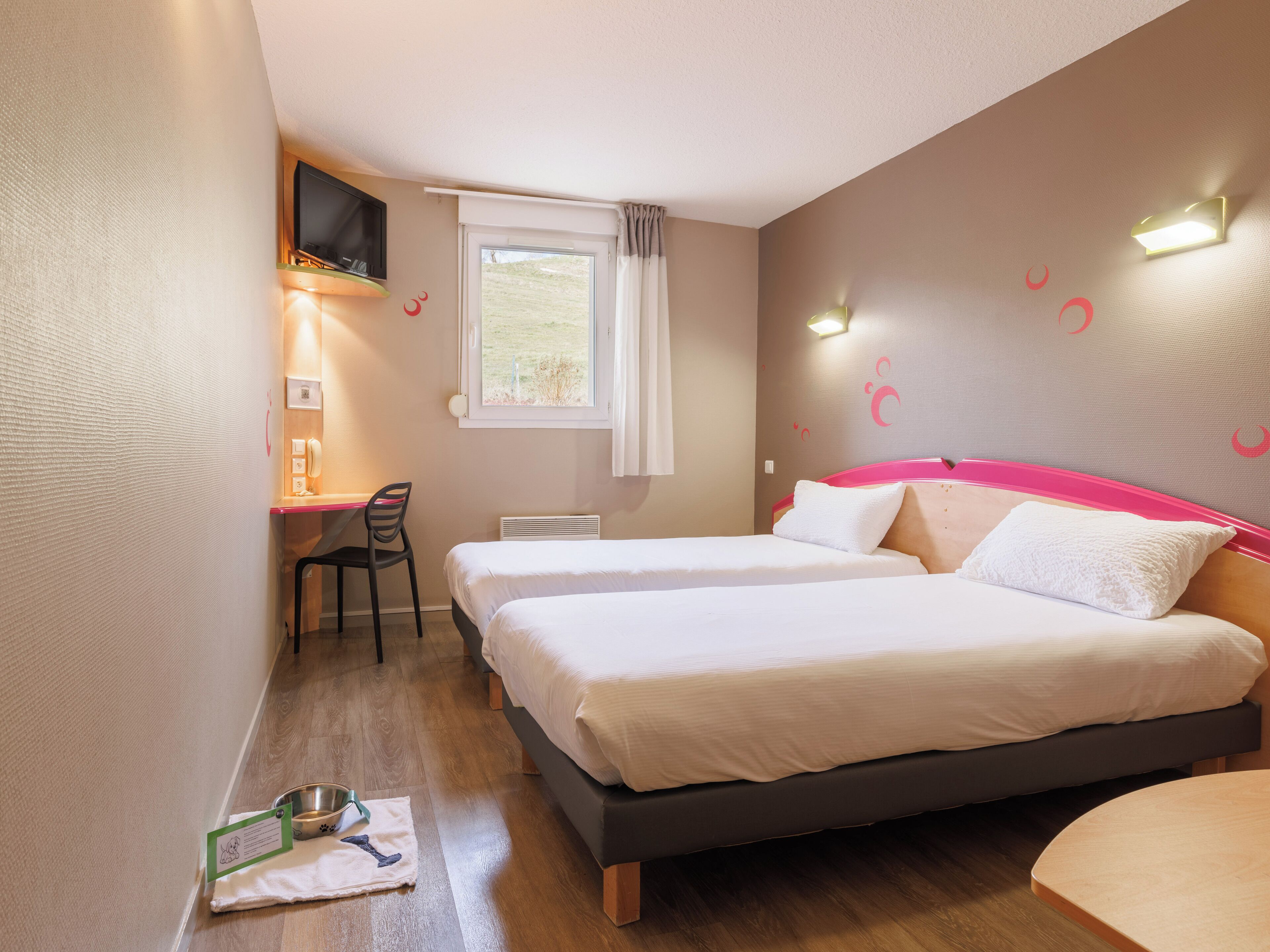 double room | 1 bedroom, tempur-pedic beds, individually decorated