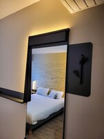 Colchones Tempur-Pedic, decoración personalizada y muebles diferentes 