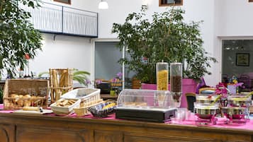 Café da manhã com buffet diário (EUR 10 por pessoa)