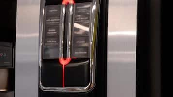 En KREA espressomaskine med digitalt display og flere kaffevarianter.