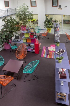 Children's play area - indoor - B&B HOTEL Aurillac Le Lioran (Aurillac)