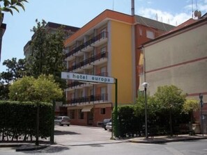 A multi-story hotel building with balconies and a sign reading "hotel europa". - Hotel Europa (Pontecagnano Faiano)