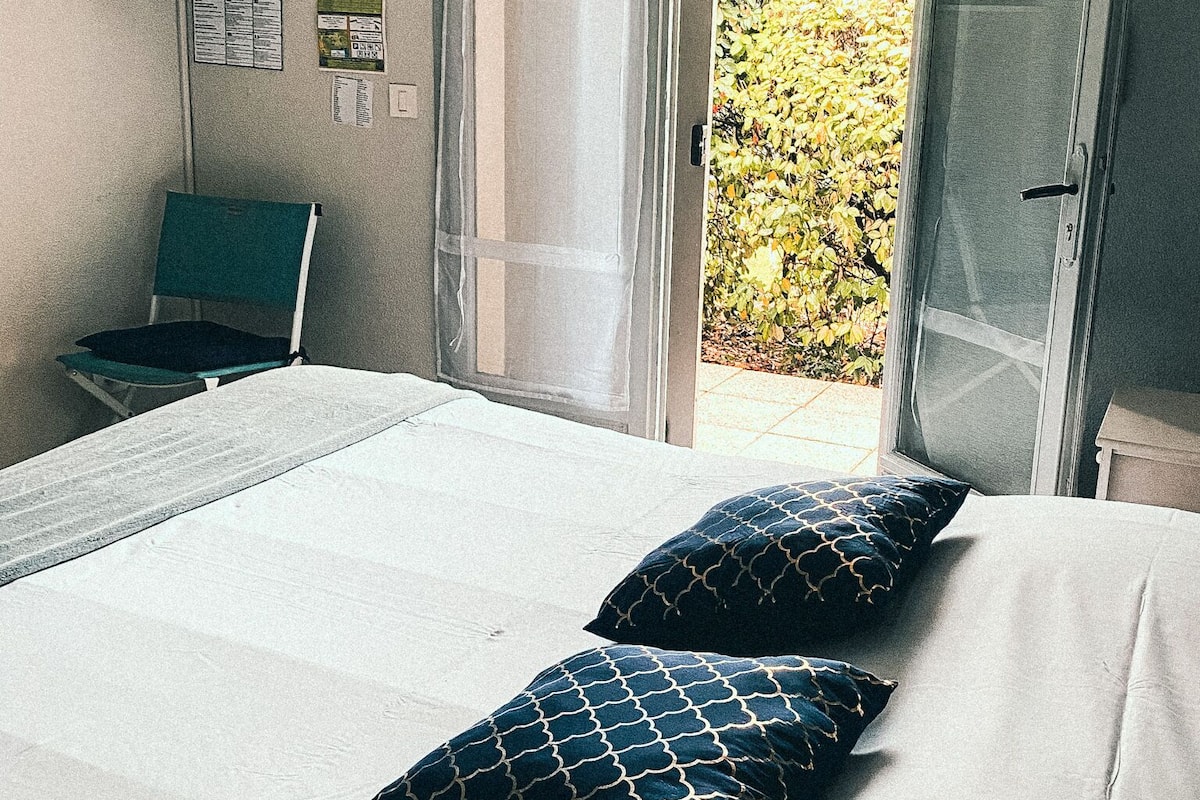 Standard Double or Twin Room | 1 bedroom, individually decorated, laptop workspace, cribs/infant beds