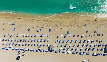 Beach nearby, sun loungers, beach towels