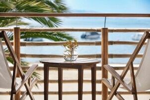 Caja de seguridad en la habitación y escritorio 