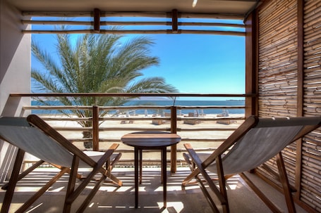 Terrace/patio. The Legend Paracas Resort, a Destination by Hyatt Hotel