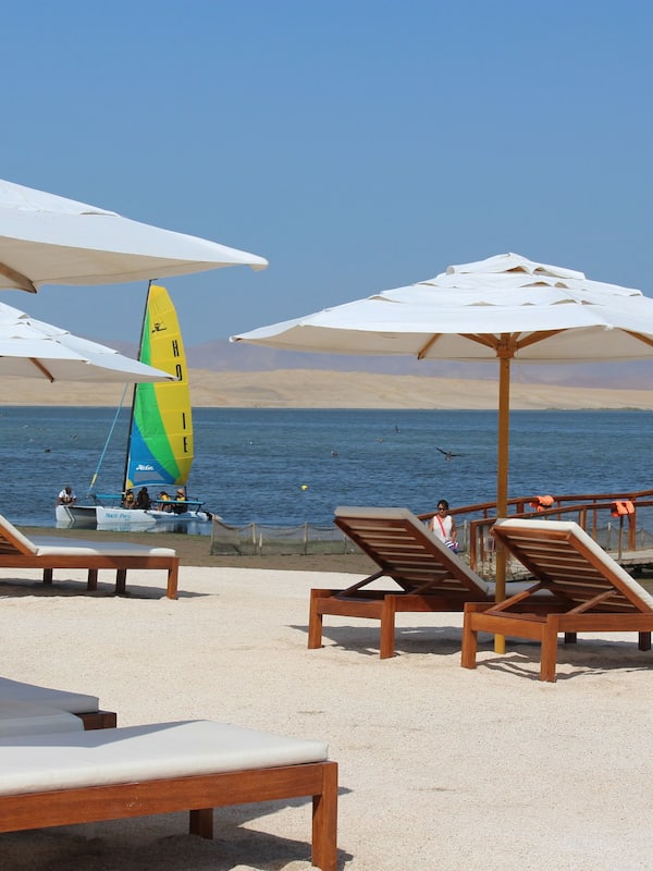 Private beach, waterskiing, kayaking, motor boating