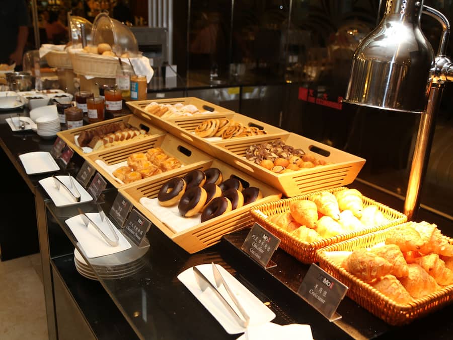 Daily buffet breakfast (CNY 116.6 per person)
