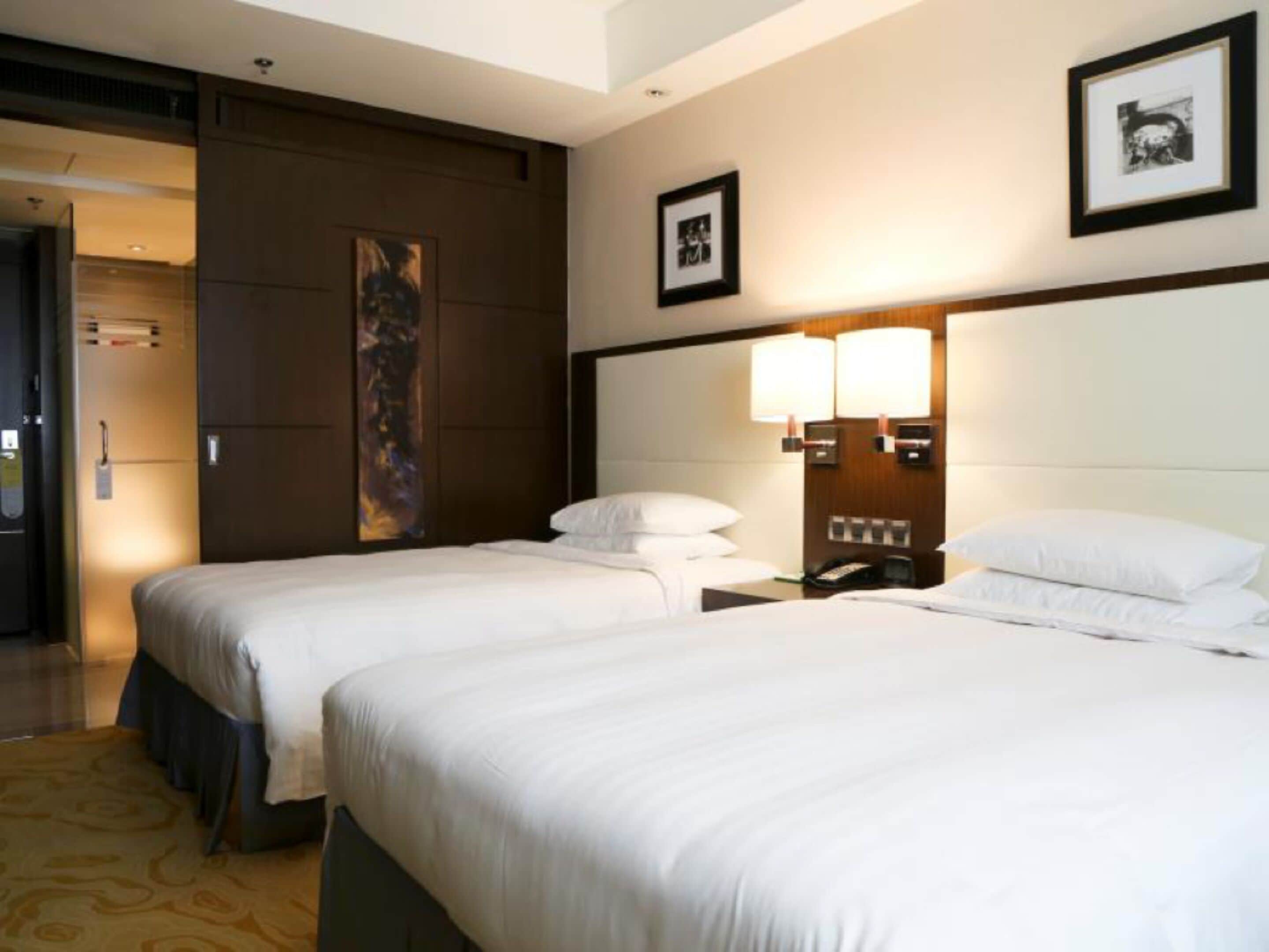 1 bedroom, down duvets, minibar, in-room safe