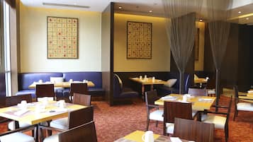 Breakfast, lunch and dinner served