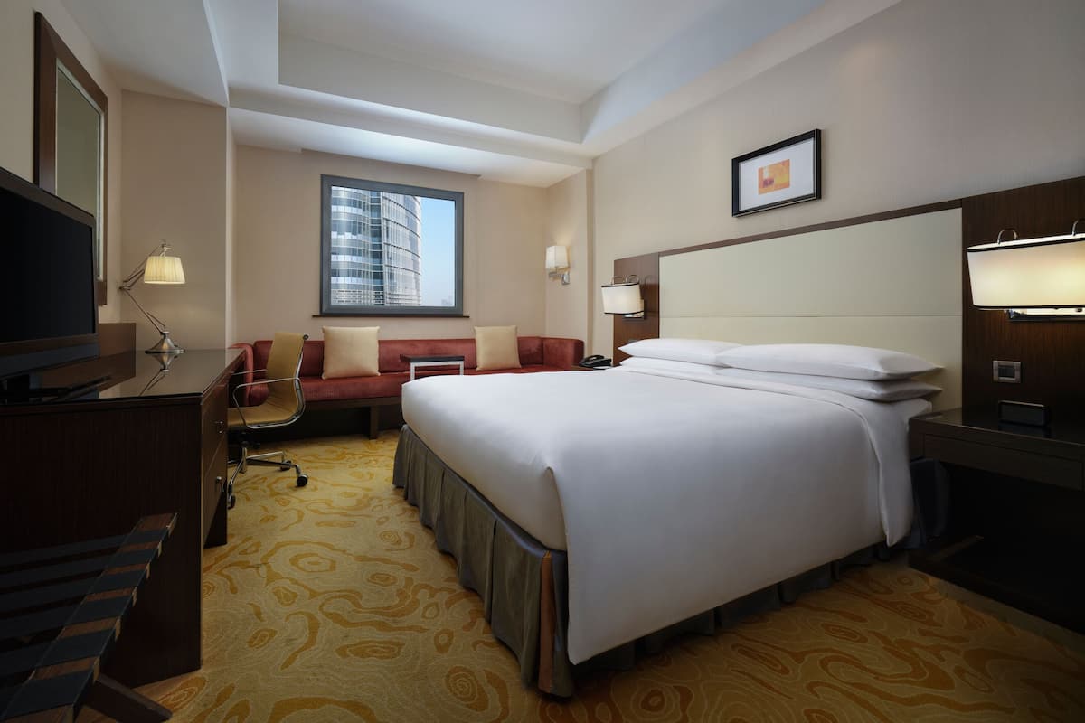 Down comforters, minibar, in-room safe, desk