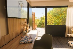 Suite Famille | Cofres nos quartos, individualmente mobiliados, escrivaninha