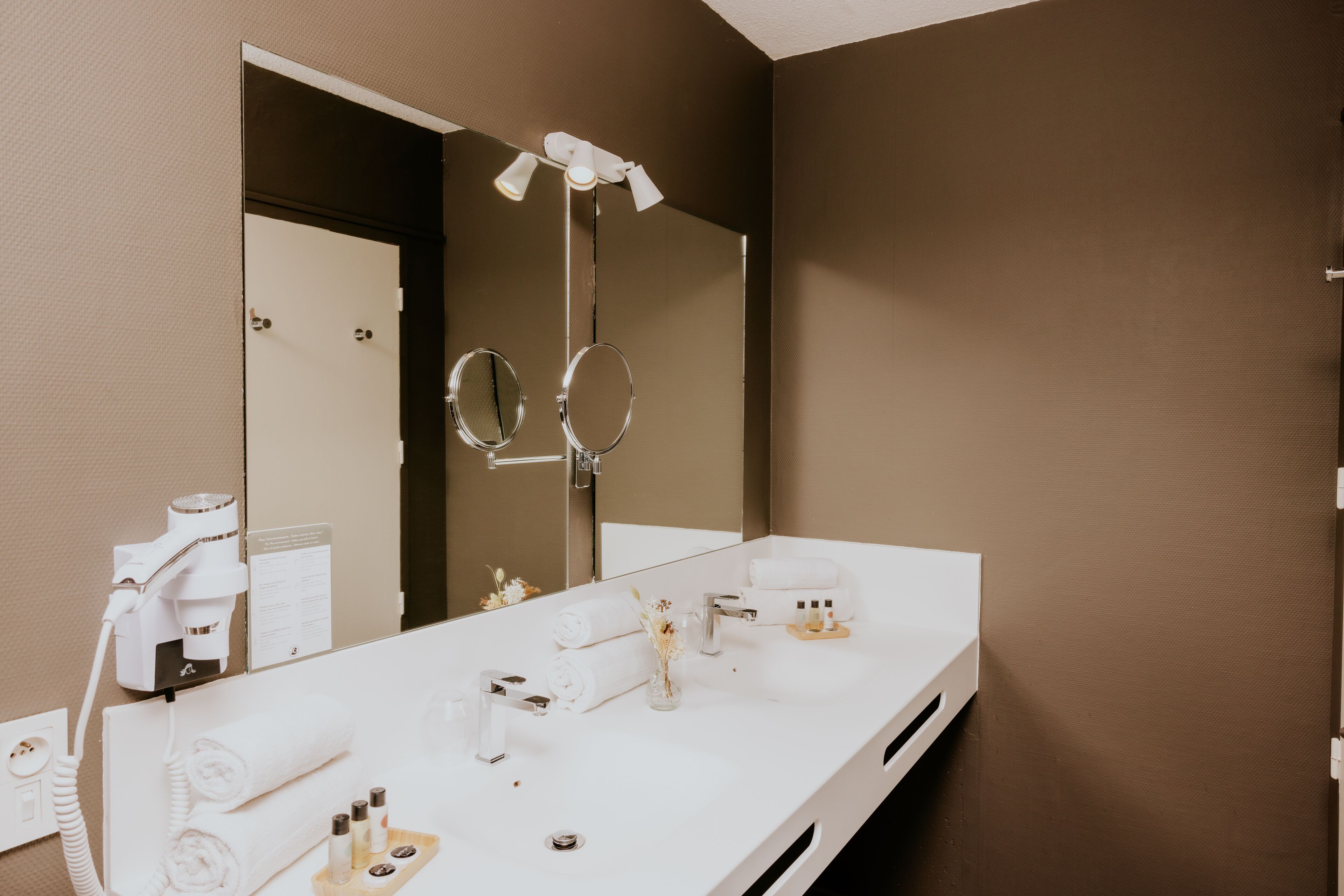 family room | bathroom | free toiletries, hair dryer, towels, soap