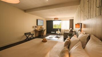 In-room safe, individually furnished, desk, laptop workspace
