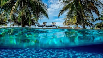 Outdoor pool, pool loungers