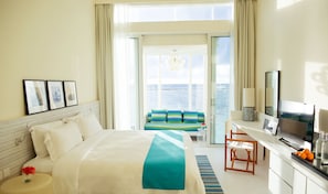 Villa, 2 Bedrooms, Sea View, Overwater | Peralatan tempat tidur premium, gebar bulu kapas, busa memori, bar mini