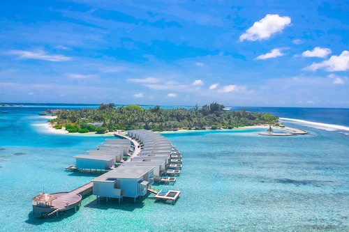 Holiday Inn Resort Kandooma Maldives by IHG