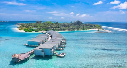 Holiday Inn Resort Kandooma Maldives by IHG