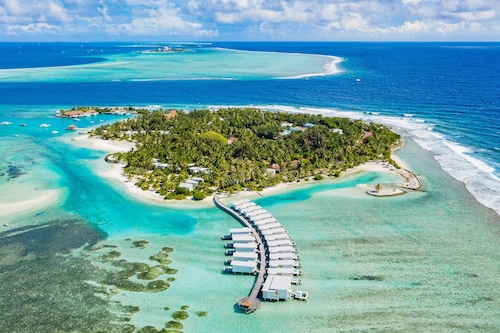 Holiday Inn Resort Kandooma Maldives by IHG