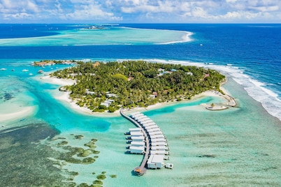 Holiday Inn Resort Kandooma Maldives by IHG