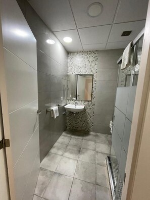 Hair dryer, towels - Hotel Condedu Badajoz (Badajoz)