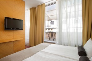 Junior Suite | Room amenity - Marmara Hotel Budapest (Budapest)