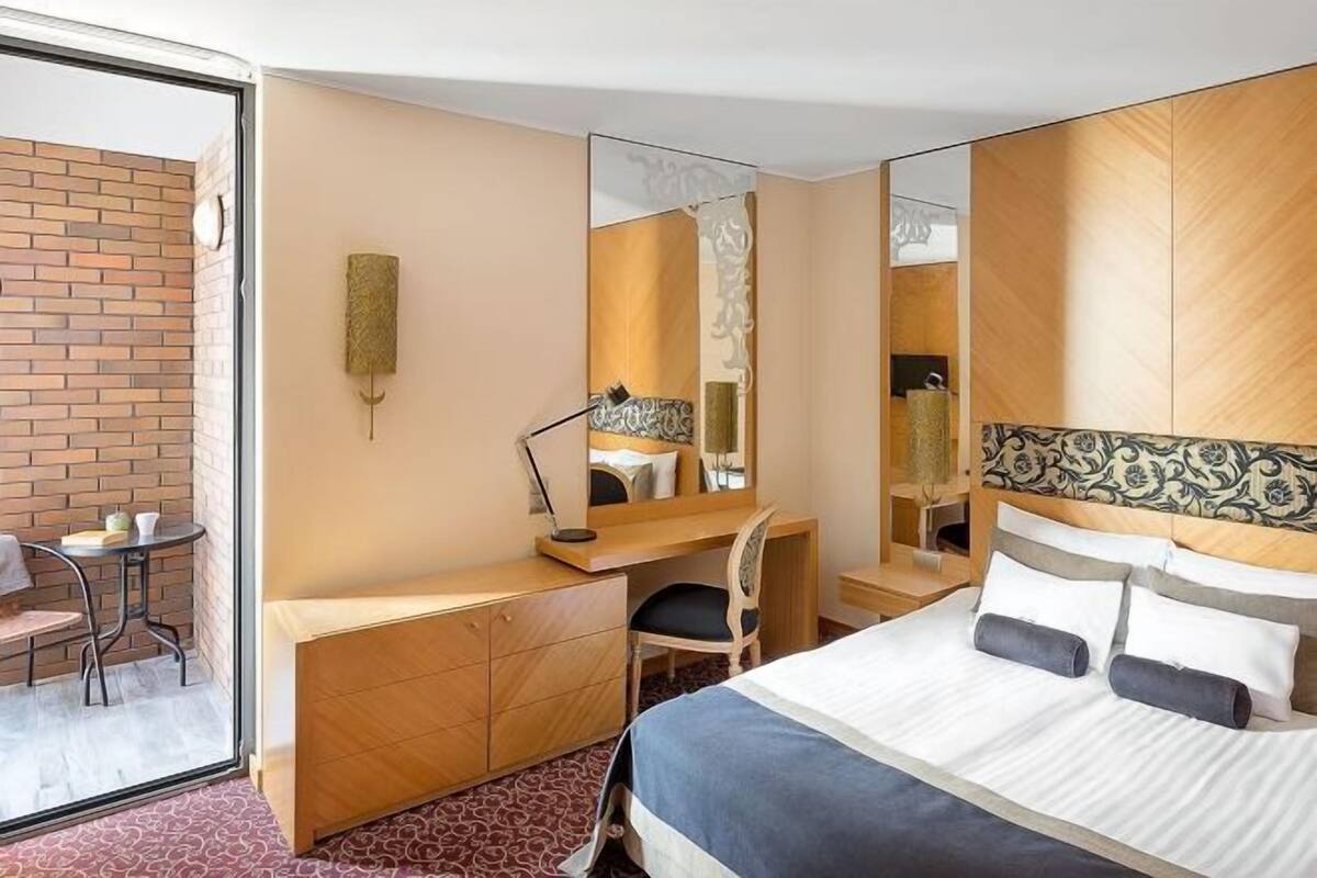 In-room safe, desk, laptop workspace, blackout curtains