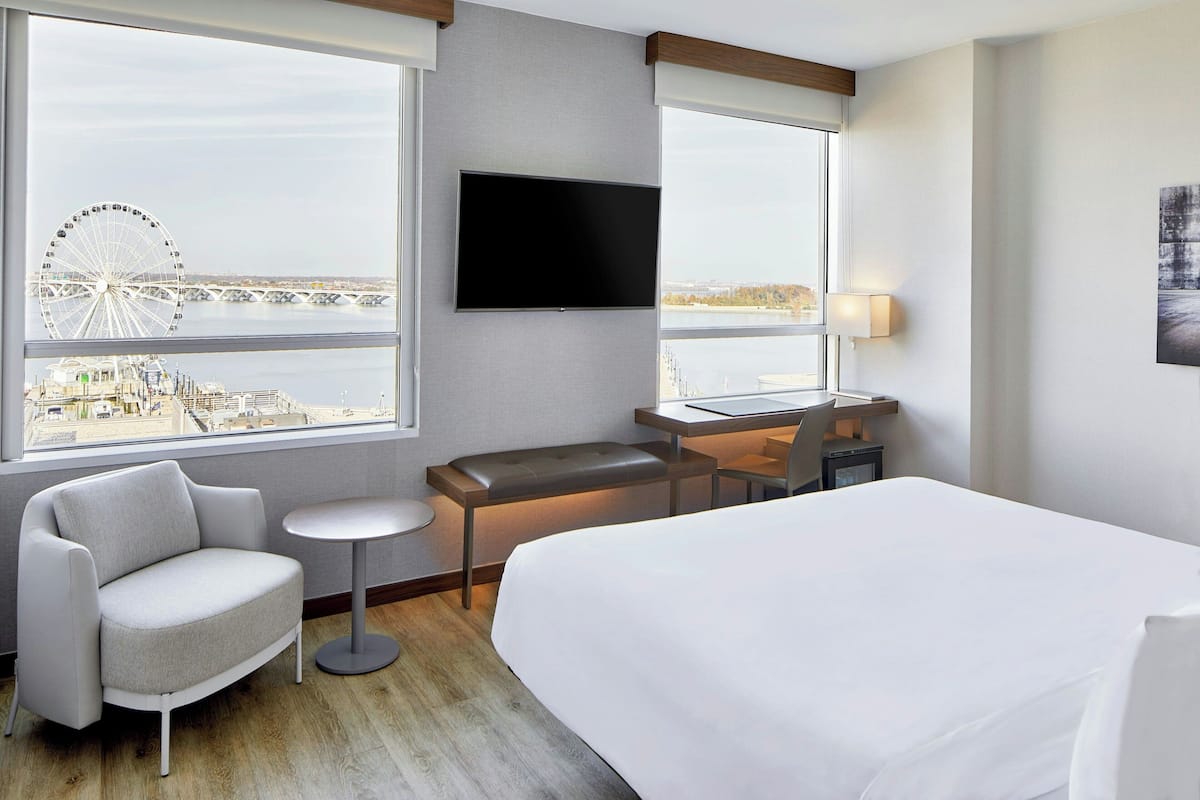 Chambre, 1 trĂšs grand lit, non-fumeur, vue fleuve | Vue de la chambre
