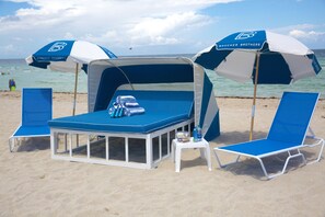 Beach nearby, sun-loungers, beach towels