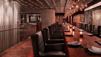 3 restaurants; breakfast, lunch, and dinner served