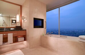 Executive Deluxe | Bathroom - JW Marriott Hotel Medan (Medan)