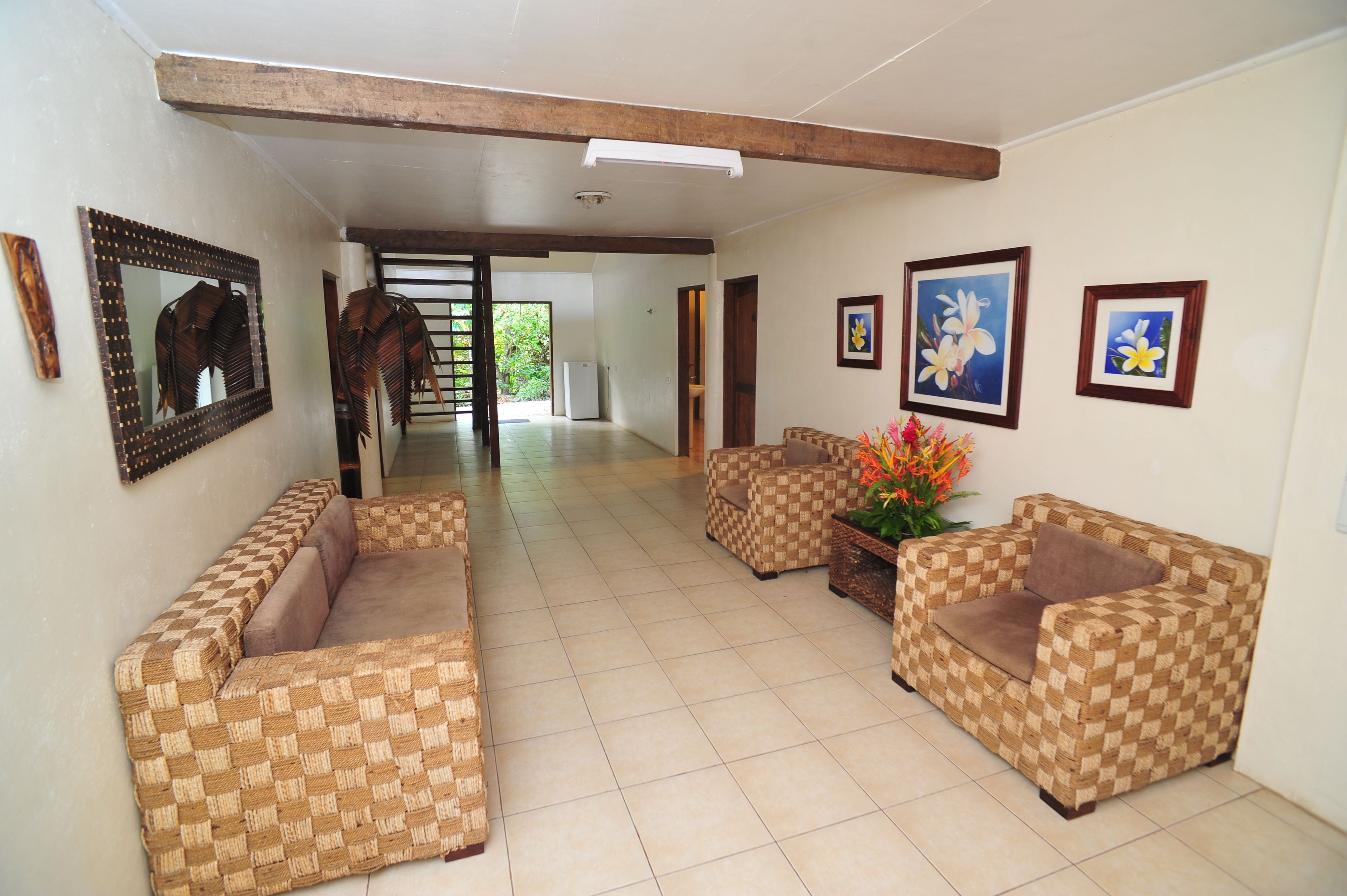 shared dormitory, mixed dorm (4 beds) | living room