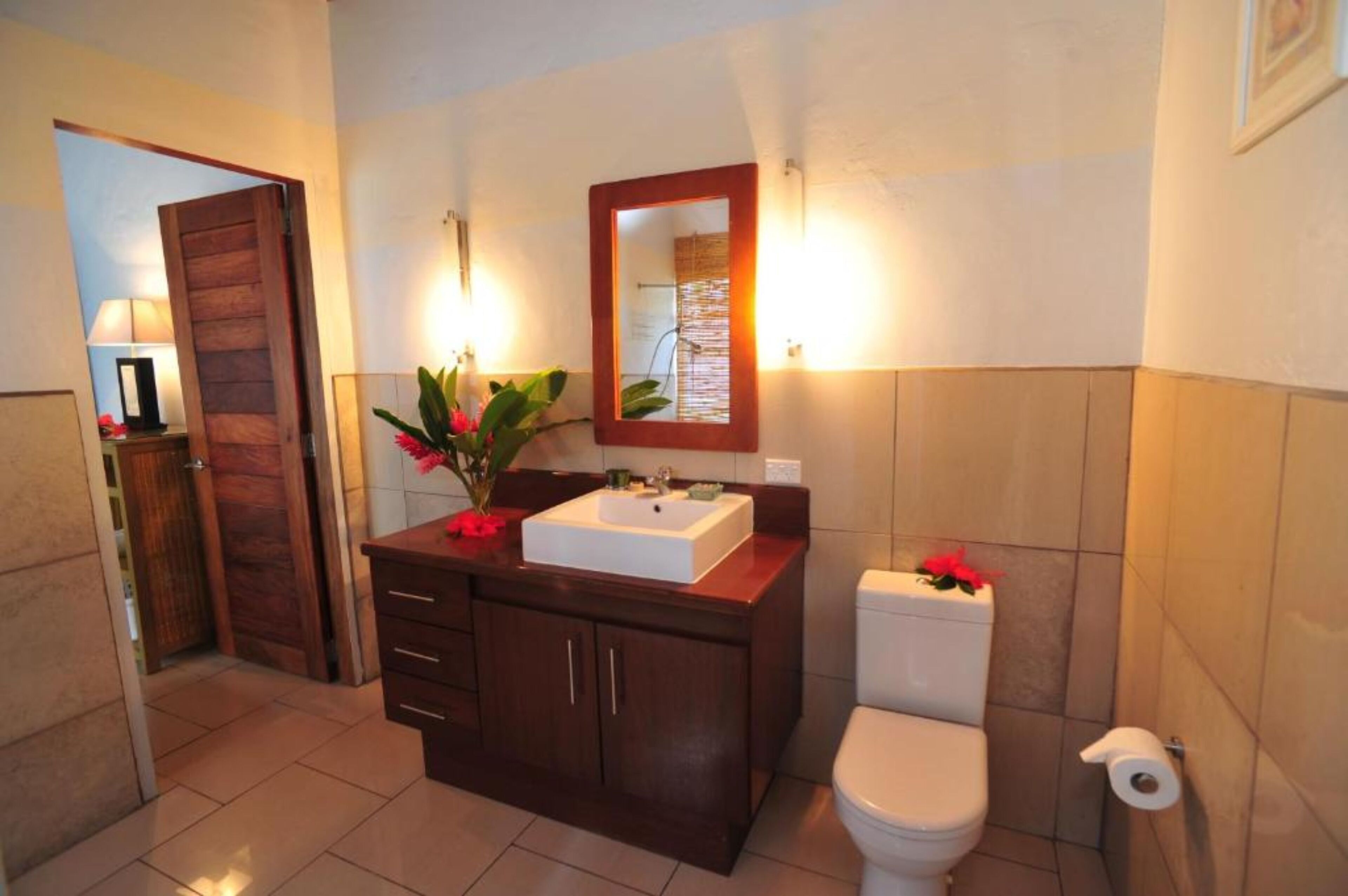 1 bedroom oceanside villa | bathroom | free toiletries, towels