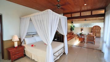 Caja de seguridad en la habitación y decoración personalizada