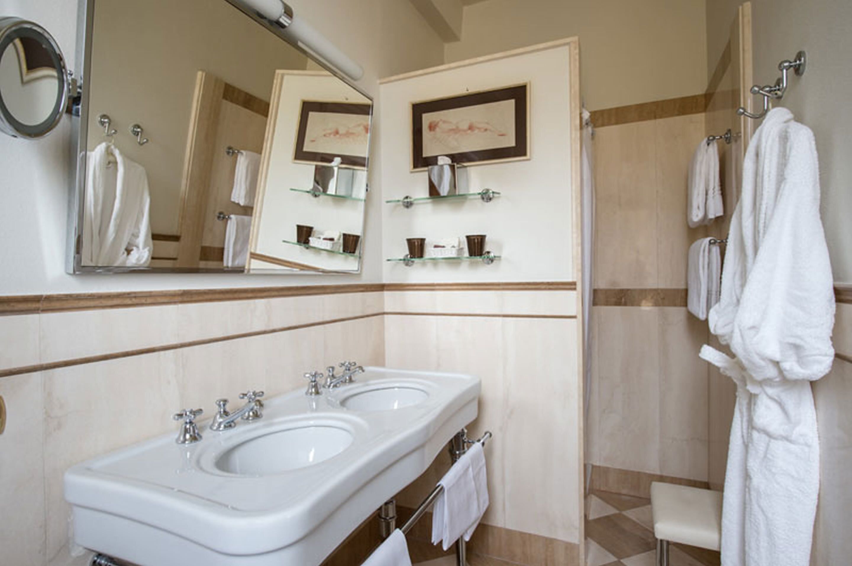deluxe double room | bathroom | shower, free toiletries, hair dryer, bidet
