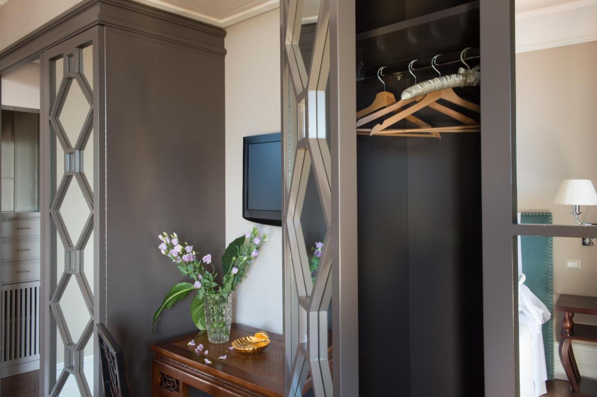 minibar, in-room safe, desk, blackout curtains