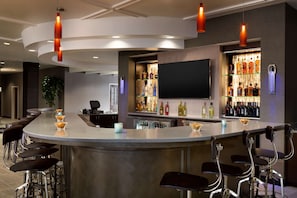 Bar (on property) - DoubleTree by Hilton Hotel Oklahoma City Airport (Oklahoma City)