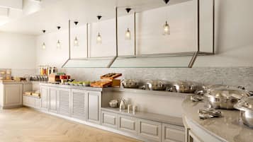 Breakfast and dinner served, American cuisine