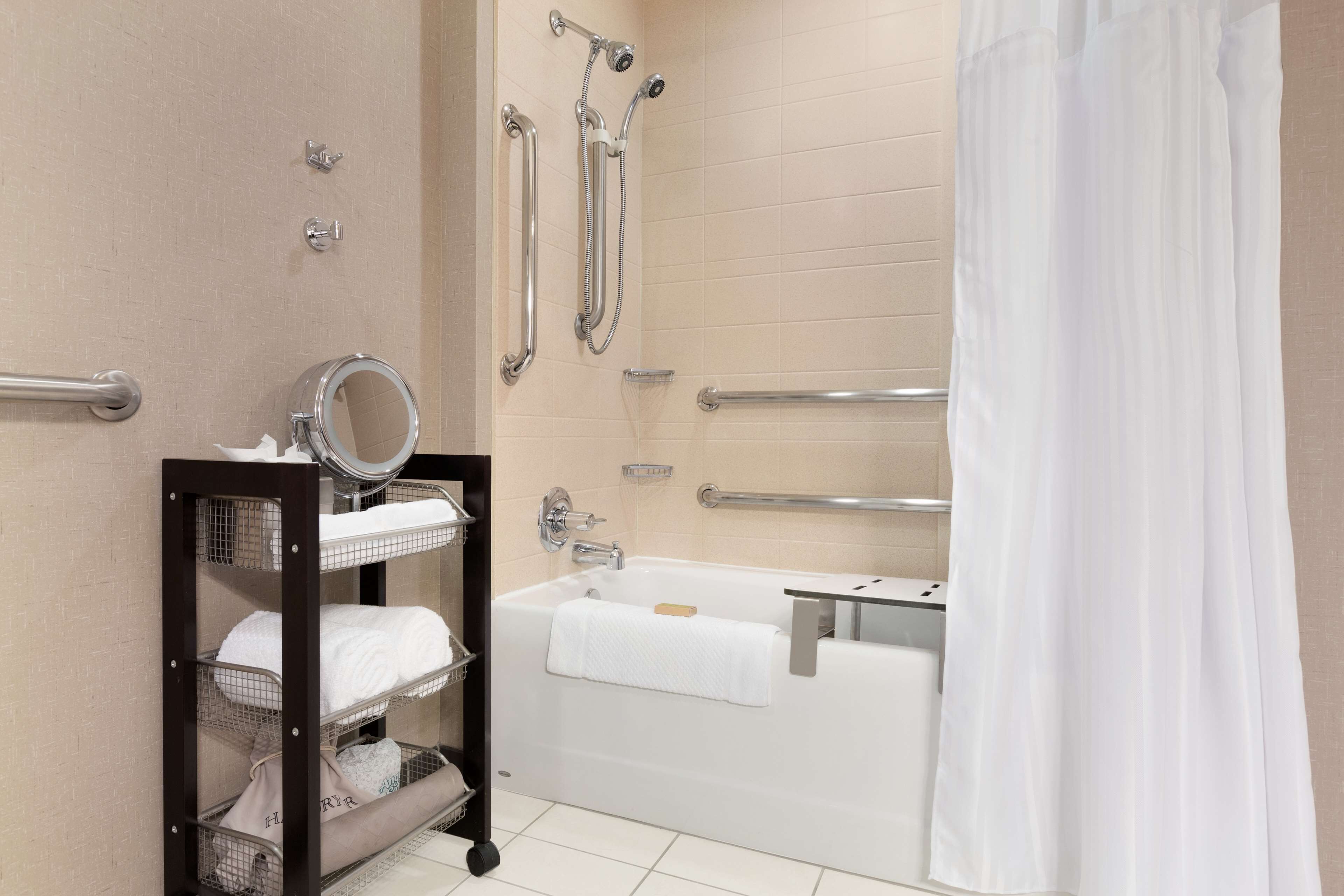 combined shower/bathtub, free toiletries, towels