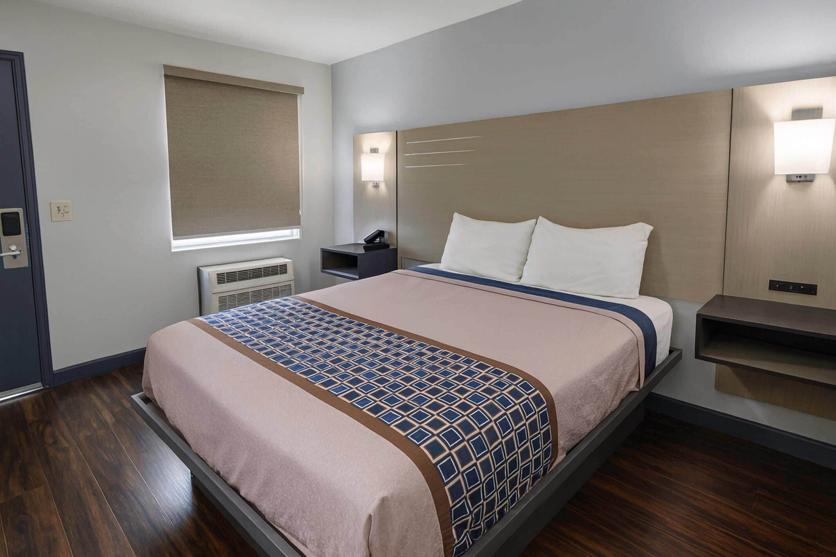 Työp öytä, silitysrauta/-lauta, ilmainen Wi-Fi, vuodevaatteet