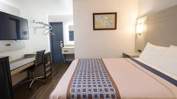 Chambre, 1 très grand lit, non-fumeur | Bureau, fer et planche à repasser, accès au Wi-Fi (inclus)
