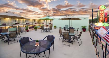 Crescent Palms Motel