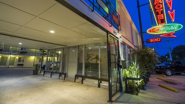 Front of property - evening/night - Crescent Palms Motel (New Orleans)