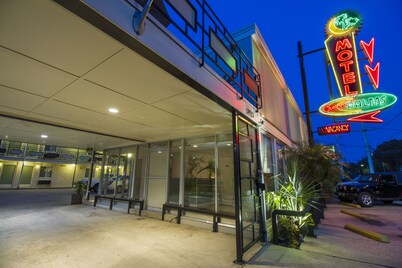 Crescent Palms Motel