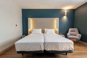Desk, blackout drapes, free WiFi, bed sheets