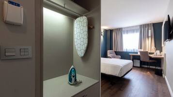 Bureau, rideaux occultants, Wi-Fi gratuit, draps fournis