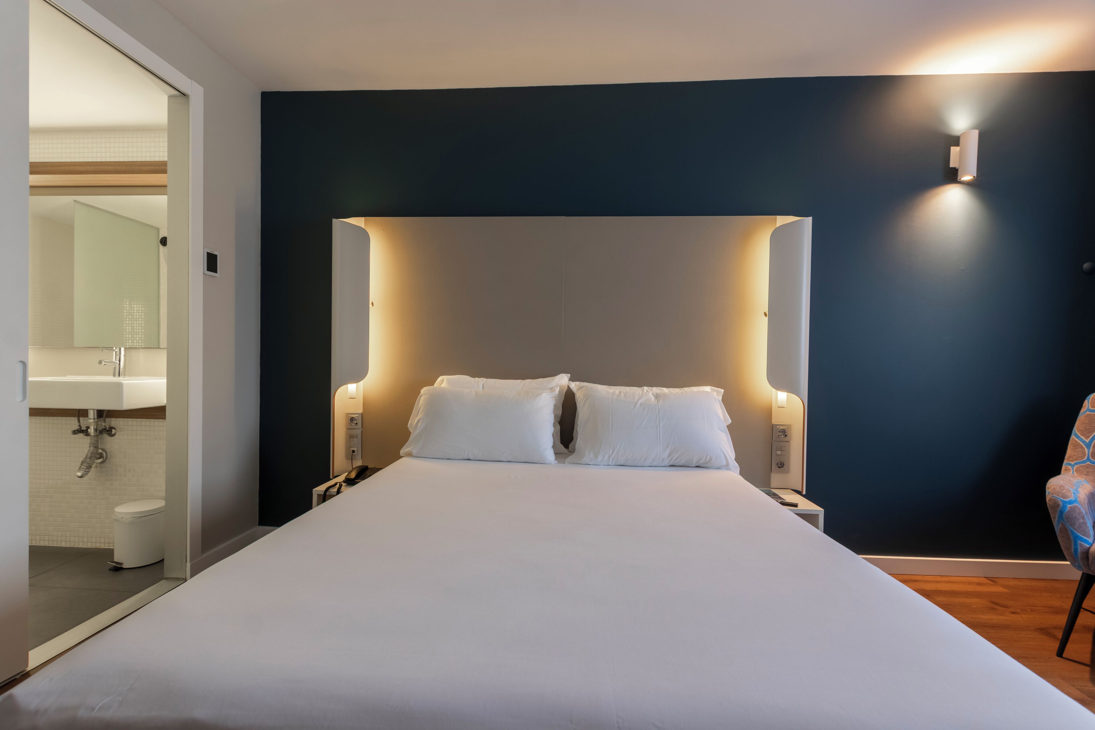 Schreibtisch, Verdunkelungsvorhänge, kostenloses WLAN, Bettwäsche