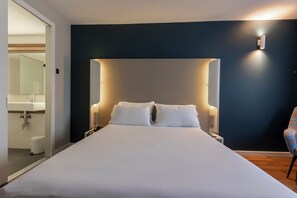 Desk, blackout drapes, free WiFi, bed sheets