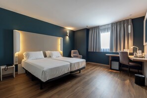 Bureau, rideaux occultants, Wi-Fi gratuit, draps fournis